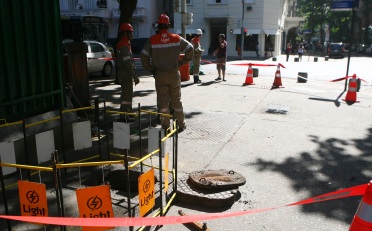 Alexandre Vieira/Agência O Dia Explosões de bueiros assustam<br> no centro e em Copacabana